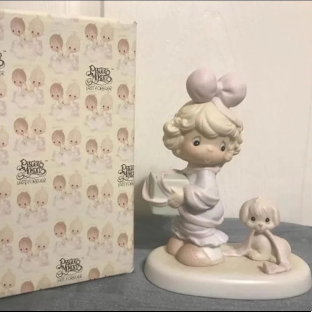 1993 Precious Moments "Tied Up For The Holidays" Figurine - Picture 7 of 7